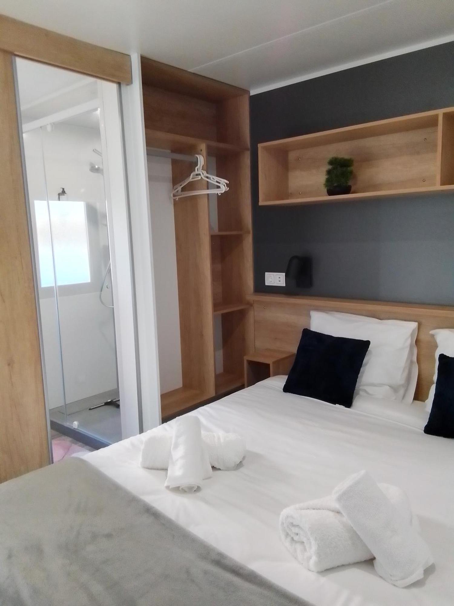 Camping Les Lodges Du Lagon كالفيسون المظهر الخارجي الصورة